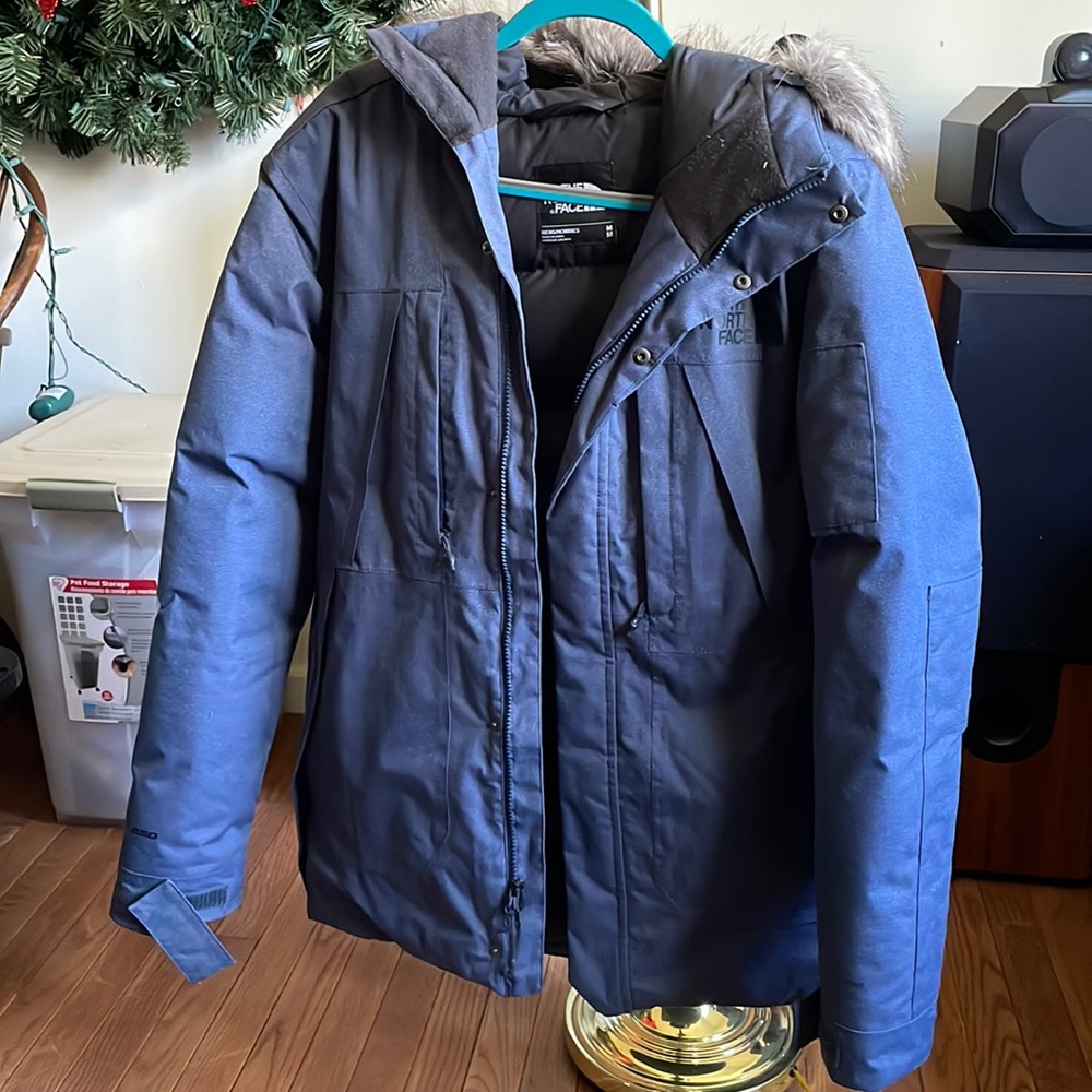 North Face men’s Outer Boroughs Parka size medium in navy